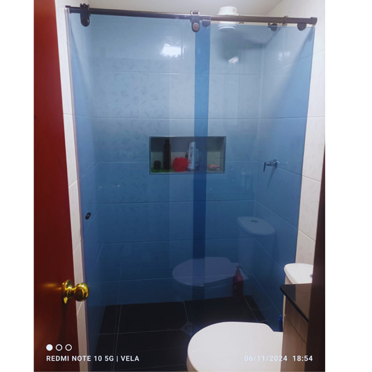 Divibaño azul y negro