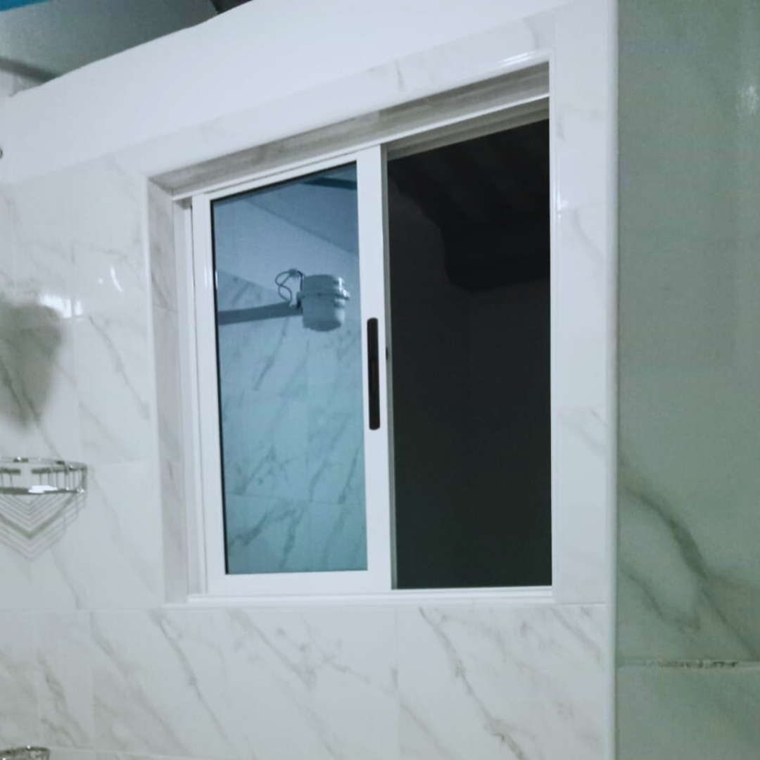 Ventana corredera blanca