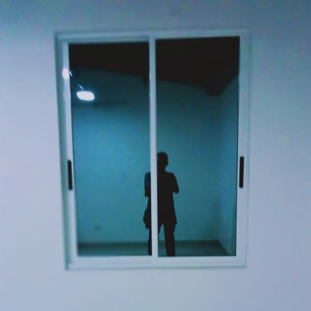 Ventana corredera blanca